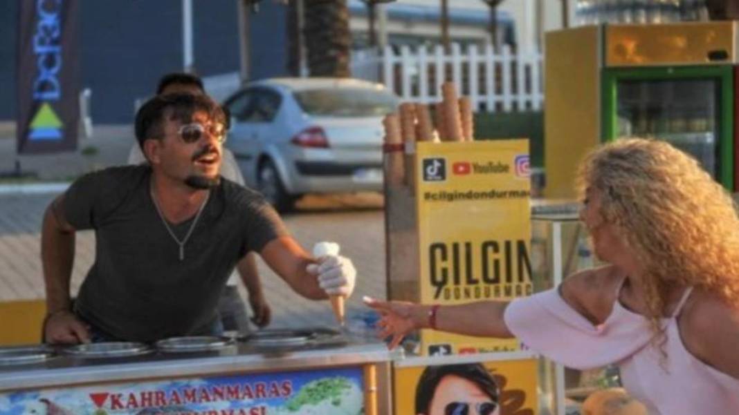 Çılgın Dondurmacı bu defa kendine hakim olamadı! Sarışın güzelin dansı herkesi baştan çıkardı: Eşi bu sefer boşayacak 6